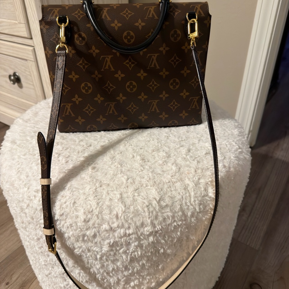 Authentic Louis Vuitton Python Detail Crossbody B… - image 3